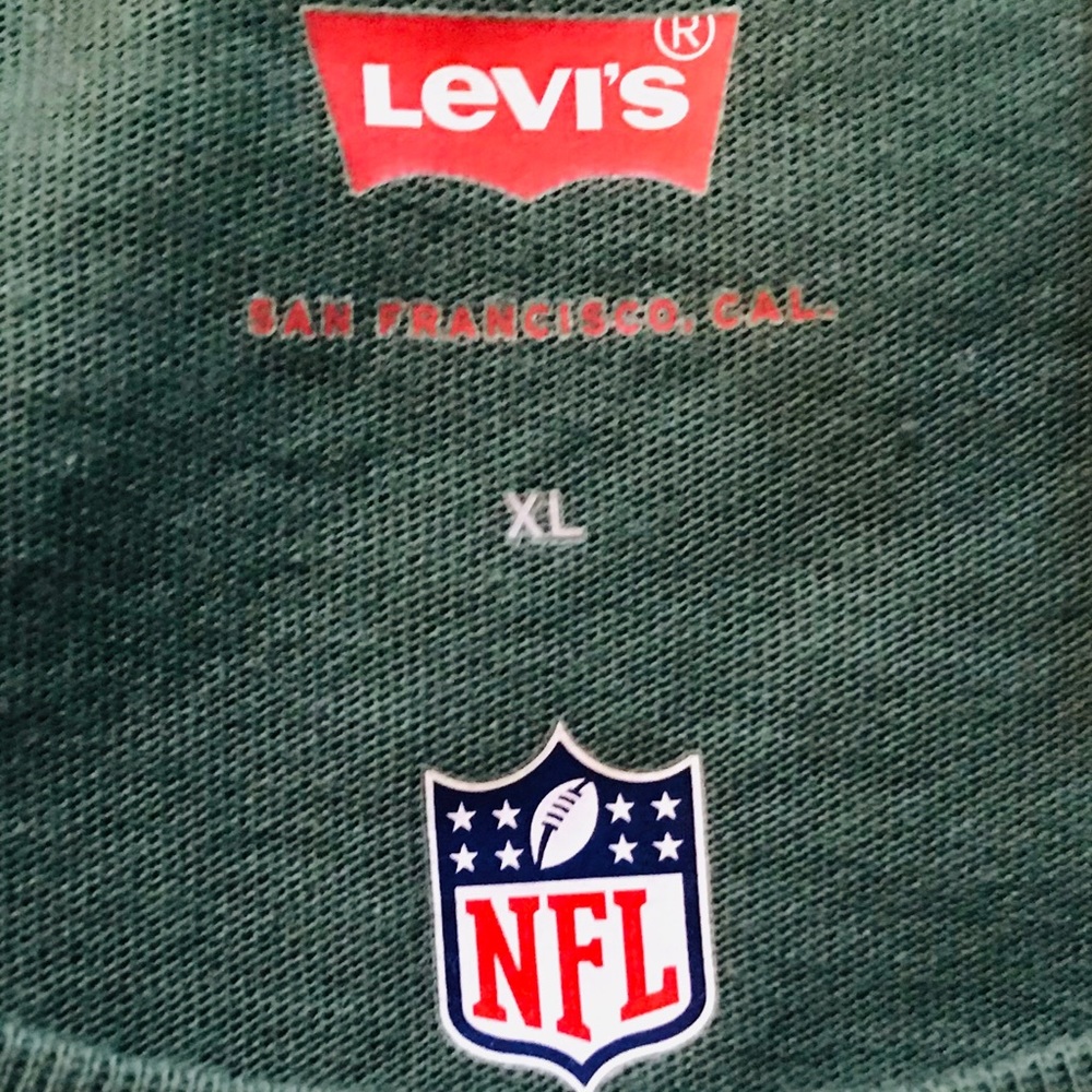 🚨Levi’s Greenbay Packer Edition T-shirt - Picture 4 of 6